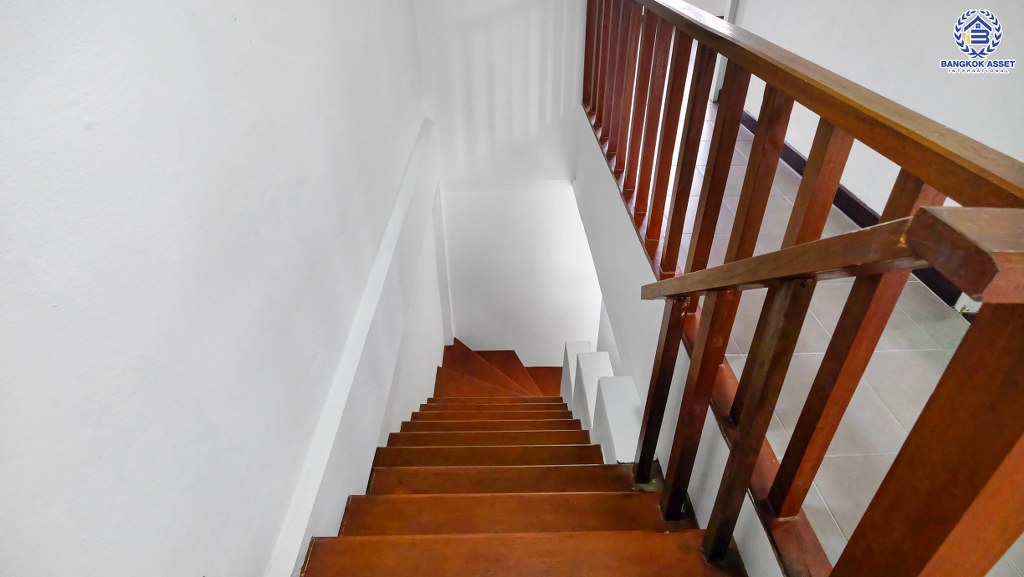 ทาวน์เฮ้าส์มือสองนนทบุรี ม.ร่มรื่นวิลล์ ราชพฤกษ์-กาญจนาภิเษก (ซ.สวนผัก32) บ้านพร้อมอยู่ เนื้อที่ 16 ตร.ว. ฟังก์ชั่น 2 ห้องนอน 2 ห้องน้ำ มีครัวเคาน์เตอร์ บนทำเลเชื่อมต่อหลายเส้นทาง ใกล้ The Walk ราชพฤกษ์ และจุดขึ้นทางด่วน "ศรีรัช"