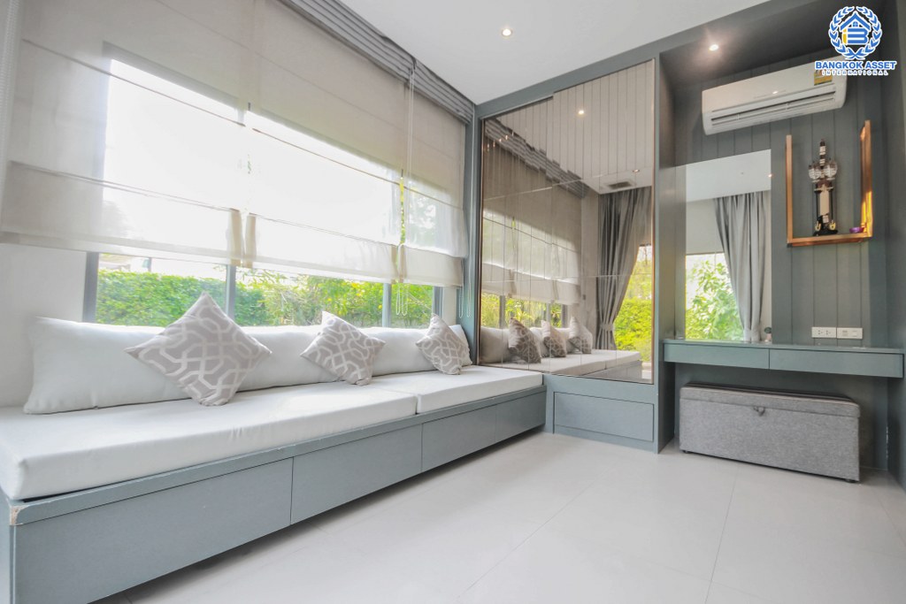 บ้านเดี่ยวมือสองนนทบุรี ห้องมุม! ม.เพอร์เฟคเพลส แจ้งวัฒนะ เนื้อที่ 70 ตร.ว. ฟังก์ชั่น 4 ห้องนอน 3 ห้องน้ำ ตกแต่งบิ้วท์อินหรูทั้งหลังแบบบ้านตัวอย่าง พร้อมแอร์ฝัง มีความเป็นส่วนตัว หน้าบ้านไม่ชนใคร บนทำเลศักยภาพ ใกล้เซ็นทรัลแจ้งวัฒนะ รถไฟฟ้า และทางด่วน!