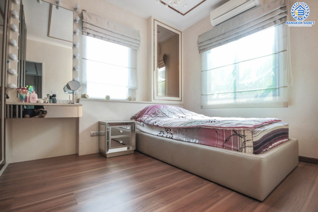 บ้านเดี่ยวมือสองนนทบุรี ห้องมุม! ม.เพอร์เฟคเพลส แจ้งวัฒนะ เนื้อที่ 70 ตร.ว. ฟังก์ชั่น 4 ห้องนอน 3 ห้องน้ำ ตกแต่งบิ้วท์อินหรูทั้งหลังแบบบ้านตัวอย่าง พร้อมแอร์ฝัง มีความเป็นส่วนตัว หน้าบ้านไม่ชนใคร บนทำเลศักยภาพ ใกล้เซ็นทรัลแจ้งวัฒนะ รถไฟฟ้า และทางด่วน!