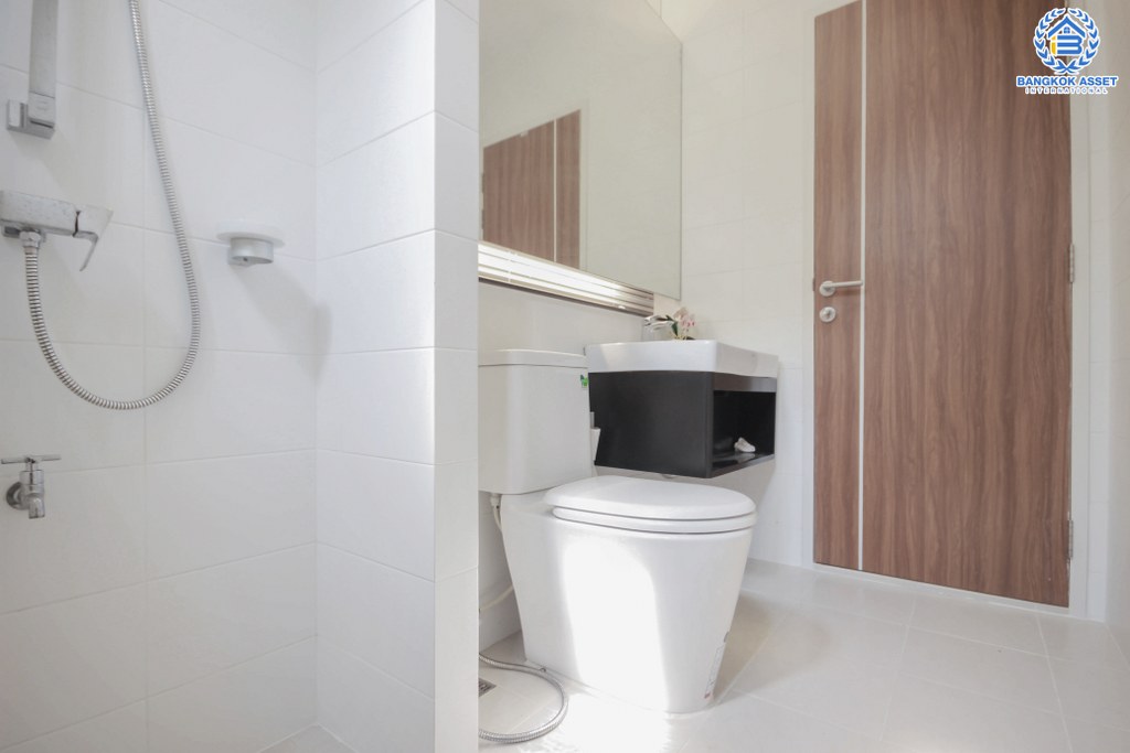 บ้านเดี่ยวมือสองนนทบุรี ห้องมุม! ม.เพอร์เฟคเพลส แจ้งวัฒนะ เนื้อที่ 70 ตร.ว. ฟังก์ชั่น 4 ห้องนอน 3 ห้องน้ำ ตกแต่งบิ้วท์อินหรูทั้งหลังแบบบ้านตัวอย่าง พร้อมแอร์ฝัง มีความเป็นส่วนตัว หน้าบ้านไม่ชนใคร บนทำเลศักยภาพ ใกล้เซ็นทรัลแจ้งวัฒนะ รถไฟฟ้า และทางด่วน!