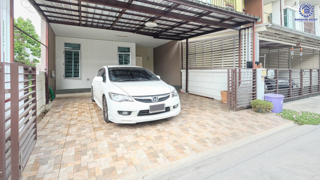 ทาวน์เฮ้าส์มือสองนนทบุรี ห้องมุม! ม.ฮาบิทาวน์ โฟลด์ ติวานนท์-แจ้งวัฒนะ แบรนด์แสนสิริ* หลังใหญ่สุดคุ้ม! ดีไซน์ทันสมัย เนื้อที่ 25.9 ตร.ว. ฟังก์ชั่น 3 ห้องนอน 2 ห้องน้ำ จอดรถได้ 2 คัน แถมแอร์ 4 เครื่อง เดินทางสะดวกบนทำเลติดถ.ติวานนท์ ใกล้จุดขึ้น–ลงทางด่วนศรีสมาน ราคาพิเศษสุดๆ