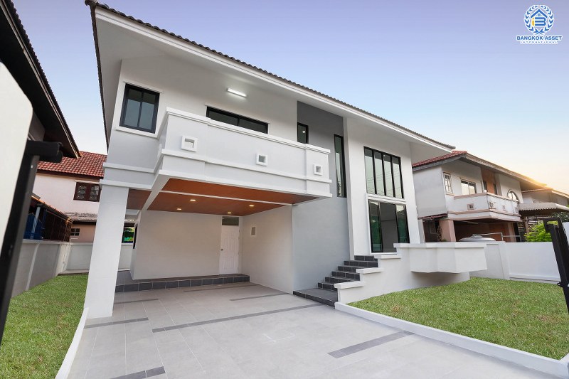 บ้านมือสองตกแต่งใหม่ ม.ภัทรไพรเวท3 บางบัวทอง-MRT บางพลู หลังใหญ่พร้อมอยู่  เนื้อที่ 60 ตร.ว. ตกแต่งสไตล์โมเดิร์น เพดานสูง พร้อมผนังกระจกบานใหญ่ ฟังก์ชั่น 3 ห้องนอน 2 ห้องน้ำ บนทำเลเชื่อมต่อรัตนาธิเบศร์ ชัยพฤกษ์ ราชพฤกษ์ ใกล้เซ็นทรัลฯ และรถไฟฟ้า "สถานีบางพลู"