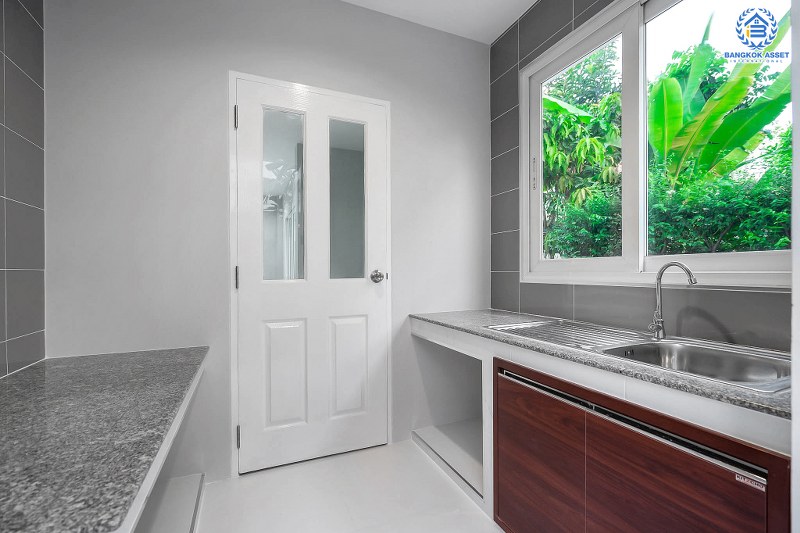 บ้านมือสองตกแต่งใหม่ ม.คาซ่าวิลล์ ราชพฤกษ์-แจ้งวัฒนะ คุณภาพจาก Q.House บ้านหลังใหญ่ ตกแต่งหรู มากฟังก์ชั่น เนื้อที่ 54.4 ตร.ว. ภายในกว้างขวาง ฟังก์ชั่น 3 ห้องนอน 3 ห้องน้ำ ทำเลศักยภาพ ติดถนนราชพฤกษ์ เชื่อมสู่แจ้งวัฒนะ และทางด่วนได้อย่างรวดเร็ว...