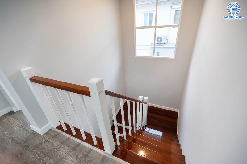 บ้านมือสองตกแต่งใหม่ ม.คาซ่าวิลล์ ราชพฤกษ์-แจ้งวัฒนะ คุณภาพจาก Q.House บ้านหลังใหญ่ ตกแต่งหรู มากฟังก์ชั่น เนื้อที่ 54.4 ตร.ว. ภายในกว้างขวาง ฟังก์ชั่น 3 ห้องนอน 3 ห้องน้ำ ทำเลศักยภาพ ติดถนนราชพฤกษ์ เชื่อมสู่แจ้งวัฒนะ และทางด่วนได้อย่างรวดเร็ว...