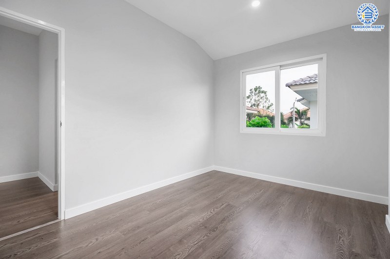 บ้านมือสองตกแต่งใหม่ ม.คาซ่าวิลล์ ราชพฤกษ์-แจ้งวัฒนะ คุณภาพจาก Q.House บ้านหลังใหญ่ ตกแต่งหรู มากฟังก์ชั่น เนื้อที่ 54.4 ตร.ว. ภายในกว้างขวาง ฟังก์ชั่น 3 ห้องนอน 3 ห้องน้ำ ทำเลศักยภาพ ติดถนนราชพฤกษ์ เชื่อมสู่แจ้งวัฒนะ และทางด่วนได้อย่างรวดเร็ว...