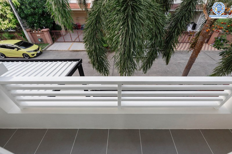 บ้านมือสองตกแต่งใหม่ ม.คาซ่าวิลล์ ราชพฤกษ์-แจ้งวัฒนะ คุณภาพจาก Q.House บ้านหลังใหญ่ ตกแต่งหรู มากฟังก์ชั่น เนื้อที่ 54.4 ตร.ว. ภายในกว้างขวาง ฟังก์ชั่น 3 ห้องนอน 3 ห้องน้ำ ทำเลศักยภาพ ติดถนนราชพฤกษ์ เชื่อมสู่แจ้งวัฒนะ และทางด่วนได้อย่างรวดเร็ว...