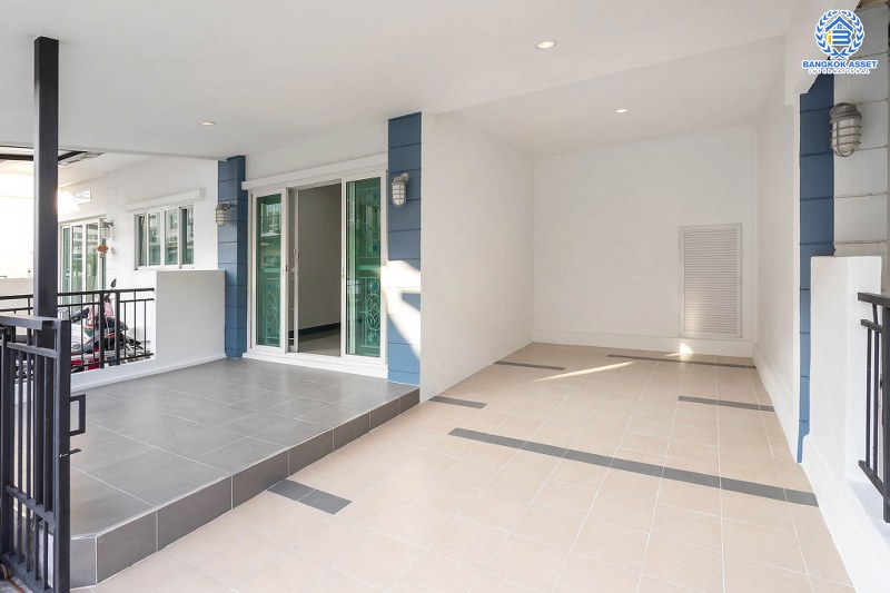 บ้านมือสองตกแต่งใหม่ แบรนด์ดัง ม.เดอะวิลล่า ราชพฤกษ์-ท่าอิฐ พร้อมอยู่ ฟังก์ชั่นครบ! เนื้อที่ 18 ตร.ว. 3 ห้องนอน 2 ห้องน้ำ บนทำเลใกล้รถไฟฟ้า สถานีบางรักน้อยท่าอิฐ เชื่อมต่อทั้งถ.รัตนาธิเบศร์ และถ.ราชพฤกษ์...