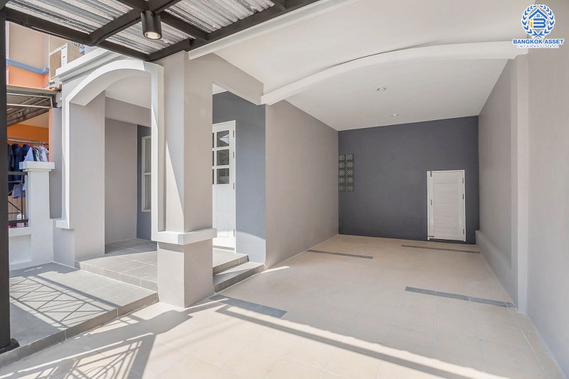 บ้านมือสองตกแต่งใหม่ ม.เจ้าพระยา รัตนาธิเบศร์-ราชพฤกษ์ (ติดตลาดเจ้าพระยา) สุดคุ้มหลังใหญ่ เนื้อที่ 21 ตร.ว. ฟังก์ชั่นครบ! บนทำเลดีที่สุด เชื่อมต่อหลายเส้นทาง เพียง 5 นาทีถึง MRT สายสีม่วง "สถานีบางพลู"...