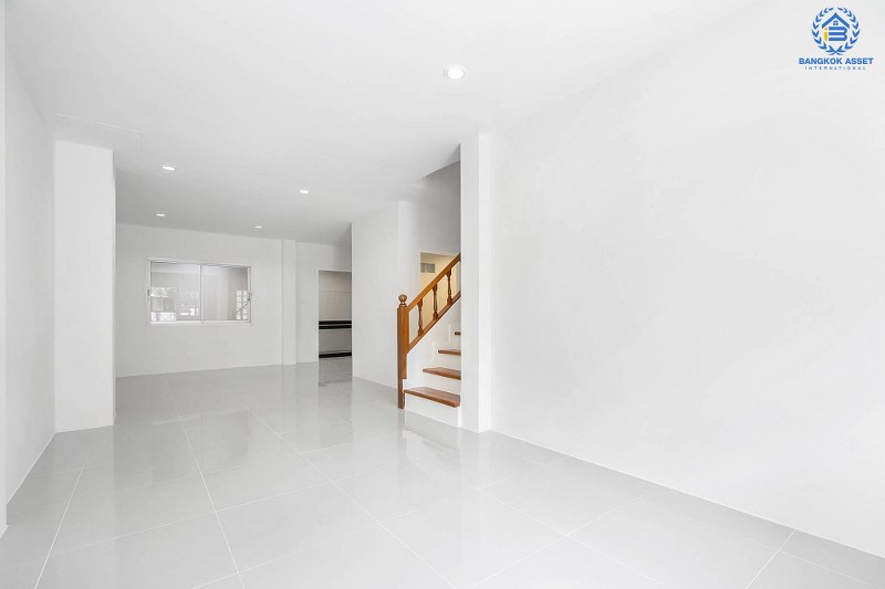 บ้านมือสองตกแต่งใหม่ ม.เจ้าพระยา รัตนาธิเบศร์-ราชพฤกษ์ (ติดตลาดเจ้าพระยา) สุดคุ้มหลังใหญ่ เนื้อที่ 21 ตร.ว. ฟังก์ชั่นครบ! บนทำเลดีที่สุด เชื่อมต่อหลายเส้นทาง เพียง 5 นาทีถึง MRT สายสีม่วง "สถานีบางพลู"...