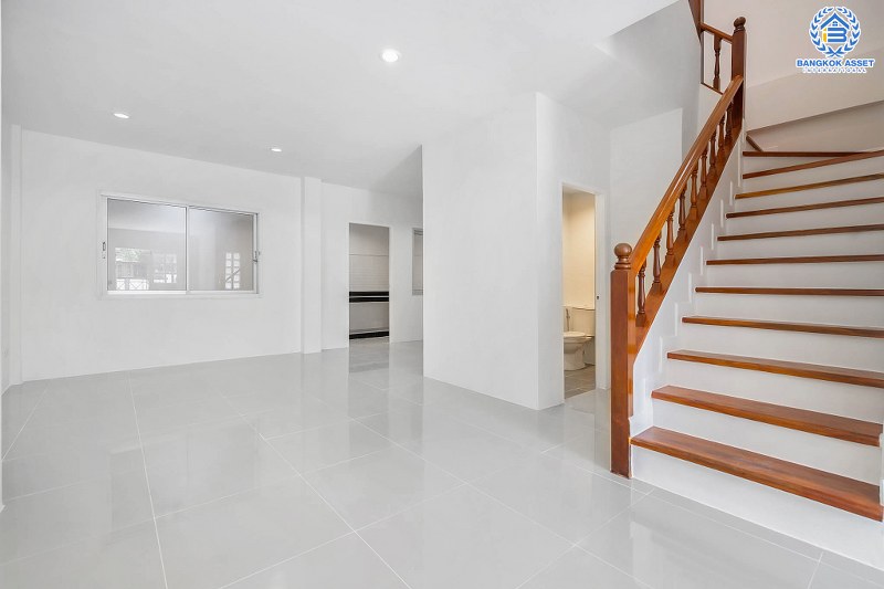 บ้านมือสองตกแต่งใหม่ ม.เจ้าพระยา รัตนาธิเบศร์-ราชพฤกษ์ (ติดตลาดเจ้าพระยา) สุดคุ้มหลังใหญ่ เนื้อที่ 21 ตร.ว. ฟังก์ชั่นครบ! บนทำเลดีที่สุด เชื่อมต่อหลายเส้นทาง เพียง 5 นาทีถึง MRT สายสีม่วง "สถานีบางพลู"...