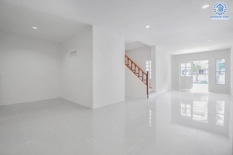 บ้านมือสองตกแต่งใหม่ ม.เจ้าพระยา รัตนาธิเบศร์-ราชพฤกษ์ (ติดตลาดเจ้าพระยา) สุดคุ้มหลังใหญ่ เนื้อที่ 21 ตร.ว. ฟังก์ชั่นครบ! บนทำเลดีที่สุด เชื่อมต่อหลายเส้นทาง เพียง 5 นาทีถึง MRT สายสีม่วง "สถานีบางพลู"...