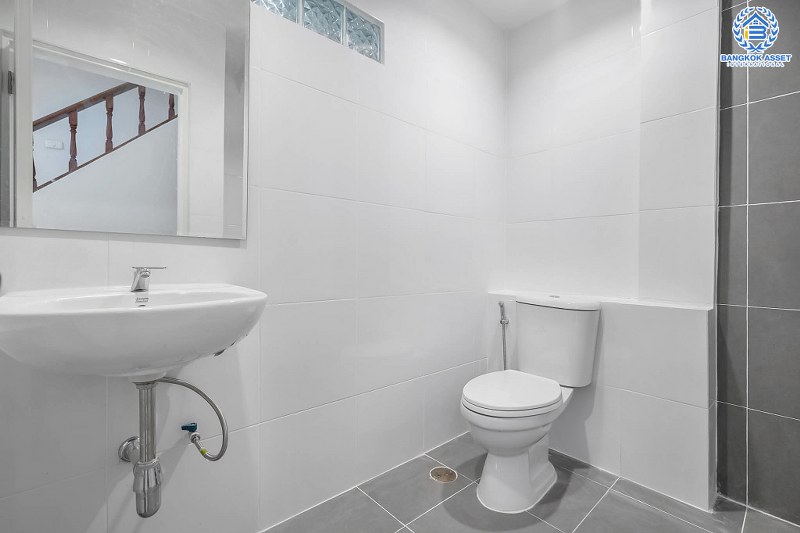 บ้านมือสองตกแต่งใหม่ ม.เจ้าพระยา รัตนาธิเบศร์-ราชพฤกษ์ (ติดตลาดเจ้าพระยา) สุดคุ้มหลังใหญ่ เนื้อที่ 21 ตร.ว. ฟังก์ชั่นครบ! บนทำเลดีที่สุด เชื่อมต่อหลายเส้นทาง เพียง 5 นาทีถึง MRT สายสีม่วง "สถานีบางพลู"...