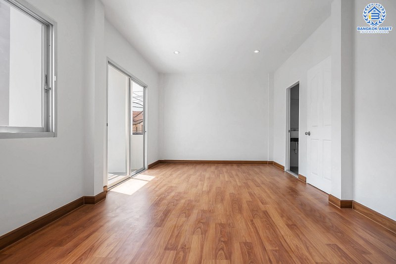 บ้านมือสองตกแต่งใหม่ ม.เจ้าพระยา รัตนาธิเบศร์-ราชพฤกษ์ (ติดตลาดเจ้าพระยา) สุดคุ้มหลังใหญ่ เนื้อที่ 21 ตร.ว. ฟังก์ชั่นครบ! บนทำเลดีที่สุด เชื่อมต่อหลายเส้นทาง เพียง 5 นาทีถึง MRT สายสีม่วง "สถานีบางพลู"...