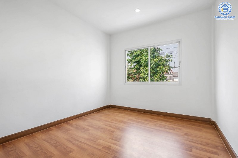 บ้านมือสองตกแต่งใหม่ ม.เจ้าพระยา รัตนาธิเบศร์-ราชพฤกษ์ (ติดตลาดเจ้าพระยา) สุดคุ้มหลังใหญ่ เนื้อที่ 21 ตร.ว. ฟังก์ชั่นครบ! บนทำเลดีที่สุด เชื่อมต่อหลายเส้นทาง เพียง 5 นาทีถึง MRT สายสีม่วง "สถานีบางพลู"...