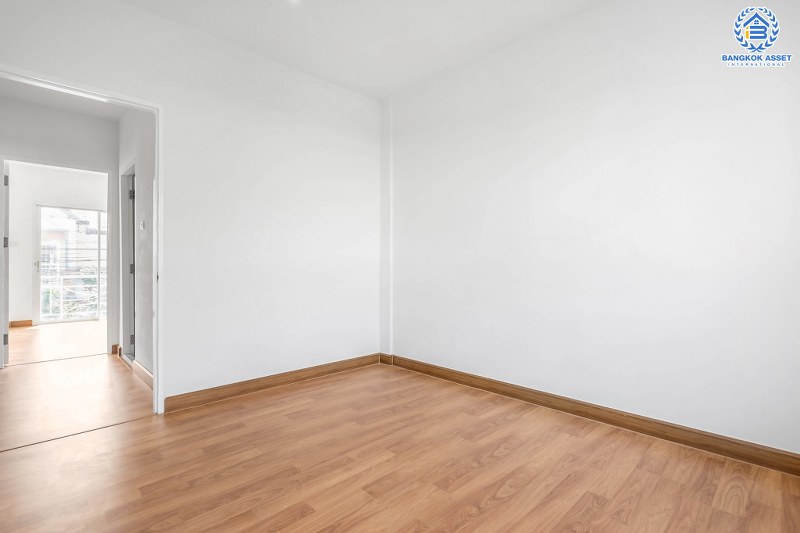 บ้านมือสองตกแต่งใหม่ ม.เจ้าพระยา รัตนาธิเบศร์-ราชพฤกษ์ (ติดตลาดเจ้าพระยา) สุดคุ้มหลังใหญ่ เนื้อที่ 21 ตร.ว. ฟังก์ชั่นครบ! บนทำเลดีที่สุด เชื่อมต่อหลายเส้นทาง เพียง 5 นาทีถึง MRT สายสีม่วง "สถานีบางพลู"...