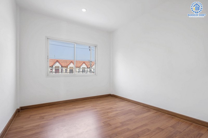 บ้านมือสองตกแต่งใหม่ ม.เจ้าพระยา รัตนาธิเบศร์-ราชพฤกษ์ (ติดตลาดเจ้าพระยา) สุดคุ้มหลังใหญ่ เนื้อที่ 21 ตร.ว. ฟังก์ชั่นครบ! บนทำเลดีที่สุด เชื่อมต่อหลายเส้นทาง เพียง 5 นาทีถึง MRT สายสีม่วง "สถานีบางพลู"...