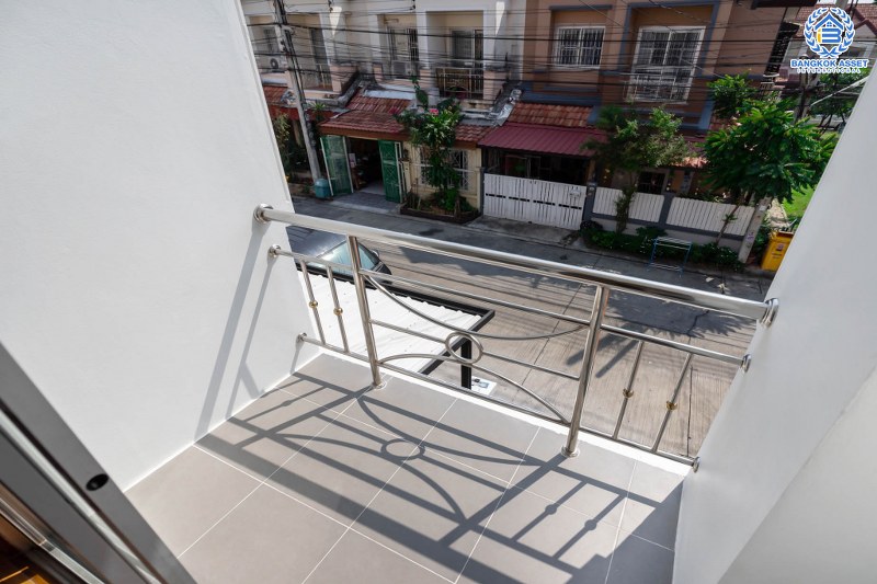 บ้านมือสองตกแต่งใหม่ ม.เจ้าพระยา รัตนาธิเบศร์-ราชพฤกษ์ (ติดตลาดเจ้าพระยา) สุดคุ้มหลังใหญ่ เนื้อที่ 21 ตร.ว. ฟังก์ชั่นครบ! บนทำเลดีที่สุด เชื่อมต่อหลายเส้นทาง เพียง 5 นาทีถึง MRT สายสีม่วง "สถานีบางพลู"...