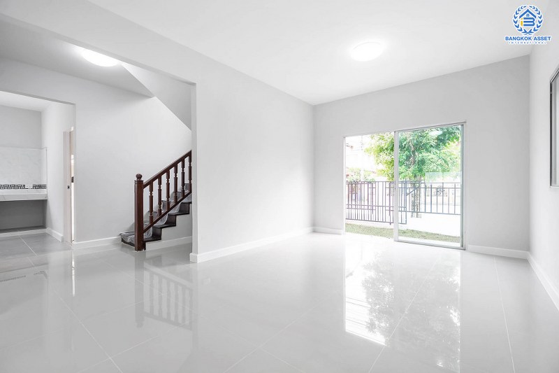 บ้านมือสองตกแต่งใหม่ ถนนเมน ต่อเติมเต็ม หลังใหญ่สุดคุ้ม! ม.พฤกษาวิลเลจ5 บางใหญ่-เซ็นทรัลเวสต์เกต เนื้อที่ 50.6 ตร.ว. ฟังก์ชั่น 3 ห้องนอน 2 ห้องน้ำ พร้อม Mini House 1 ห้อง มีห้องน้ำในตัว บนทำเลเดินทางสะดวก ใกล้รถไฟฟ้าสถานี "คลองบางไผ่" เดินทางเพียง 10 นาทีถึงเซ็นทรัลเวสต์เกต...