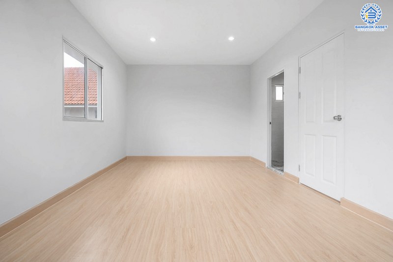 บ้านมือสองตกแต่งใหม่ ถนนเมน ต่อเติมเต็ม หลังใหญ่สุดคุ้ม! ม.พฤกษาวิลเลจ5 บางใหญ่-เซ็นทรัลเวสต์เกต เนื้อที่ 50.6 ตร.ว. ฟังก์ชั่น 3 ห้องนอน 2 ห้องน้ำ พร้อม Mini House 1 ห้อง มีห้องน้ำในตัว บนทำเลเดินทางสะดวก ใกล้รถไฟฟ้าสถานี "คลองบางไผ่" เดินทางเพียง 10 นาทีถึงเซ็นทรัลเวสต์เกต...