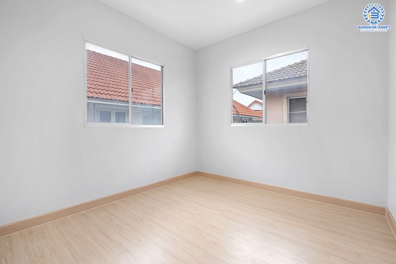 บ้านมือสองตกแต่งใหม่ ถนนเมน ต่อเติมเต็ม หลังใหญ่สุดคุ้ม! ม.พฤกษาวิลเลจ5 บางใหญ่-เซ็นทรัลเวสต์เกต เนื้อที่ 50.6 ตร.ว. ฟังก์ชั่น 3 ห้องนอน 2 ห้องน้ำ พร้อม Mini House 1 ห้อง มีห้องน้ำในตัว บนทำเลเดินทางสะดวก ใกล้รถไฟฟ้าสถานี "คลองบางไผ่" เดินทางเพียง 10 นาทีถึงเซ็นทรัลเวสต์เกต...