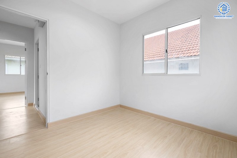 บ้านมือสองตกแต่งใหม่ ถนนเมน ต่อเติมเต็ม หลังใหญ่สุดคุ้ม! ม.พฤกษาวิลเลจ5 บางใหญ่-เซ็นทรัลเวสต์เกต เนื้อที่ 50.6 ตร.ว. ฟังก์ชั่น 3 ห้องนอน 2 ห้องน้ำ พร้อม Mini House 1 ห้อง มีห้องน้ำในตัว บนทำเลเดินทางสะดวก ใกล้รถไฟฟ้าสถานี "คลองบางไผ่" เดินทางเพียง 10 นาทีถึงเซ็นทรัลเวสต์เกต...