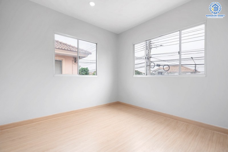 บ้านมือสองตกแต่งใหม่ ถนนเมน ต่อเติมเต็ม หลังใหญ่สุดคุ้ม! ม.พฤกษาวิลเลจ5 บางใหญ่-เซ็นทรัลเวสต์เกต เนื้อที่ 50.6 ตร.ว. ฟังก์ชั่น 3 ห้องนอน 2 ห้องน้ำ พร้อม Mini House 1 ห้อง มีห้องน้ำในตัว บนทำเลเดินทางสะดวก ใกล้รถไฟฟ้าสถานี "คลองบางไผ่" เดินทางเพียง 10 นาทีถึงเซ็นทรัลเวสต์เกต...