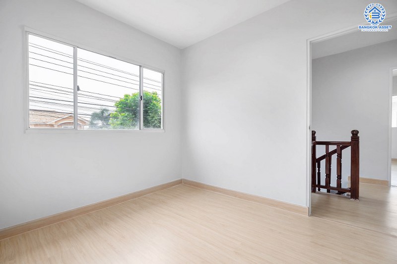 บ้านมือสองตกแต่งใหม่ ถนนเมน ต่อเติมเต็ม หลังใหญ่สุดคุ้ม! ม.พฤกษาวิลเลจ5 บางใหญ่-เซ็นทรัลเวสต์เกต เนื้อที่ 50.6 ตร.ว. ฟังก์ชั่น 3 ห้องนอน 2 ห้องน้ำ พร้อม Mini House 1 ห้อง มีห้องน้ำในตัว บนทำเลเดินทางสะดวก ใกล้รถไฟฟ้าสถานี "คลองบางไผ่" เดินทางเพียง 10 นาทีถึงเซ็นทรัลเวสต์เกต...