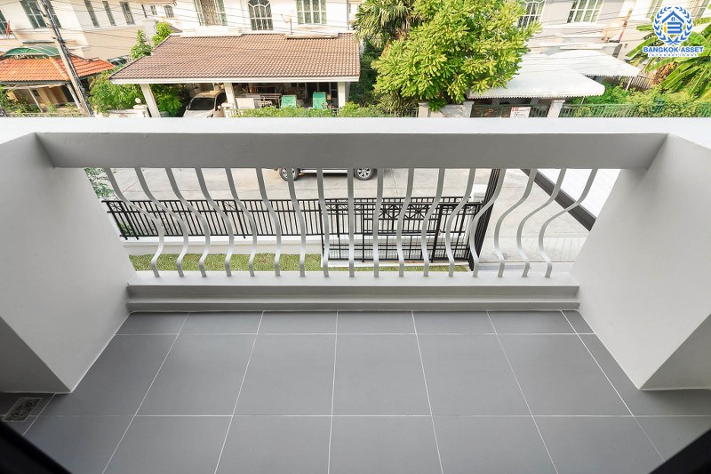 บ้านมือสองตกแต่งใหม่ จากแบรนด์ LH โครงการ ชัยพฤกษ์ บางใหญ่-เซ็นทรัลเวสต์เกต เนื้อที่กว้าง 52.9 ตร.ว. ฟังก์ชั่น 3 ห้องนอน 2 ห้องน้ำ ครบทุกฟังก์ชั่น คัดสรรวัสดุเกรดคุณภาพ บนทำเลเดินทางสะดวก เพียง 5 นาทีจากสถานีคลองบางไผ่...