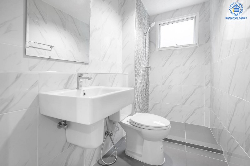 บ้านมือสองตกแต่งใหม่ แบรนด์ LH ทำเลติดถนนราชพฤกษ์ เนื้อที่ 64.9 ตร.ว.โครงการ มัณฑนา ราชพฤกษ์ แต่งครบ จบพร้อมอยู่ พร้อมพื้นที่ส่วนกลาง ทำเลศักยภาพ เดินทางสะดวก ใกล้วงเวียนพระราม5...