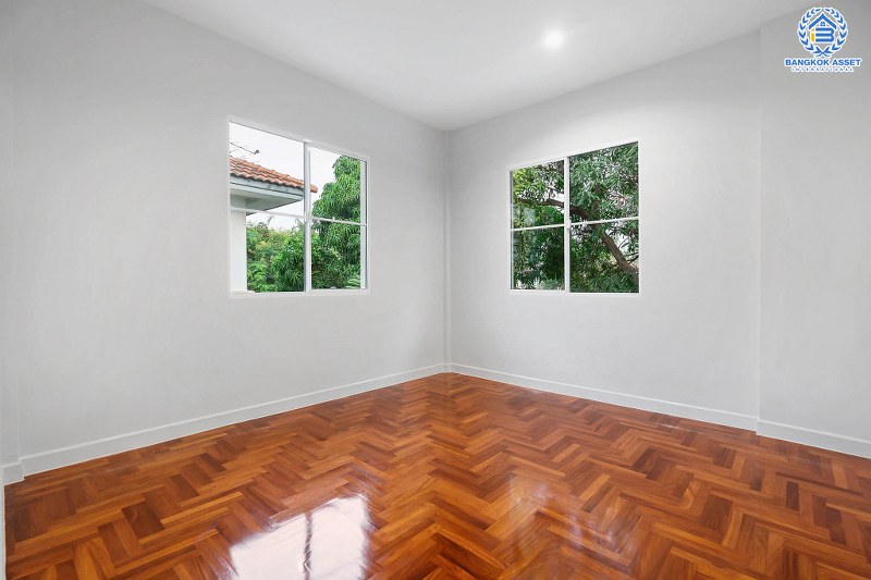 บ้านมือสองตกแต่งใหม่ แบรนด์ LH ทำเลติดถนนราชพฤกษ์ เนื้อที่ 64.9 ตร.ว.โครงการ มัณฑนา ราชพฤกษ์ แต่งครบ จบพร้อมอยู่ พร้อมพื้นที่ส่วนกลาง ทำเลศักยภาพ เดินทางสะดวก ใกล้วงเวียนพระราม5...