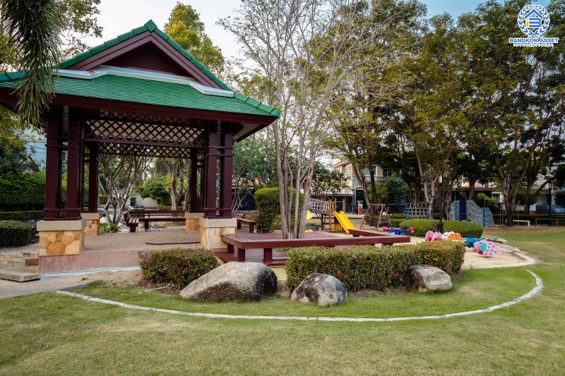 บ้านมือสองตกแต่งใหม่ แบรนด์ LH ทำเลติดถนนราชพฤกษ์ เนื้อที่ 64.9 ตร.ว.โครงการ มัณฑนา ราชพฤกษ์ แต่งครบ จบพร้อมอยู่ พร้อมพื้นที่ส่วนกลาง ทำเลศักยภาพ เดินทางสะดวก ใกล้วงเวียนพระราม5...