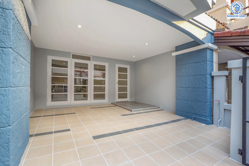 บ้านมือสองตกแต่งใหม่ ทำเลห่างรถไฟฟ้าเพียง 200 เมตร ราคาคุ้มที่สุดในย่านนี้ ม.กฤษดานคร10 รัตนาธิเบศร์ เนื้อที่ 20 ตร.ว. ฟังก์ชั่น 3 ห้องนอน 2 ห้องน้ำ ทำเลเยี่ยมติดถนนรัตนธิเบศร์ ใกล้เซ็นทรัลเวสต์เกตเพียง 1 กม...