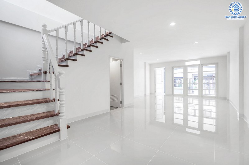 บ้านมือสองตกแต่งใหม่ ทำเลห่างรถไฟฟ้าเพียง 200 เมตร ราคาคุ้มที่สุดในย่านนี้ ม.กฤษดานคร10 รัตนาธิเบศร์ เนื้อที่ 20 ตร.ว. ฟังก์ชั่น 3 ห้องนอน 2 ห้องน้ำ ทำเลเยี่ยมติดถนนรัตนธิเบศร์ ใกล้เซ็นทรัลเวสต์เกตเพียง 1 กม...