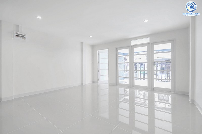 บ้านมือสองตกแต่งใหม่ ทำเลห่างรถไฟฟ้าเพียง 200 เมตร ราคาคุ้มที่สุดในย่านนี้ ม.กฤษดานคร10 รัตนาธิเบศร์ เนื้อที่ 20 ตร.ว. ฟังก์ชั่น 3 ห้องนอน 2 ห้องน้ำ ทำเลเยี่ยมติดถนนรัตนธิเบศร์ ใกล้เซ็นทรัลเวสต์เกตเพียง 1 กม...