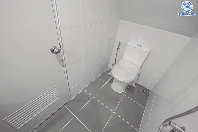 บ้านมือสองตกแต่งใหม่ ทำเลห่างรถไฟฟ้าเพียง 200 เมตร ราคาคุ้มที่สุดในย่านนี้ ม.กฤษดานคร10 รัตนาธิเบศร์ เนื้อที่ 20 ตร.ว. ฟังก์ชั่น 3 ห้องนอน 2 ห้องน้ำ ทำเลเยี่ยมติดถนนรัตนธิเบศร์ ใกล้เซ็นทรัลเวสต์เกตเพียง 1 กม...