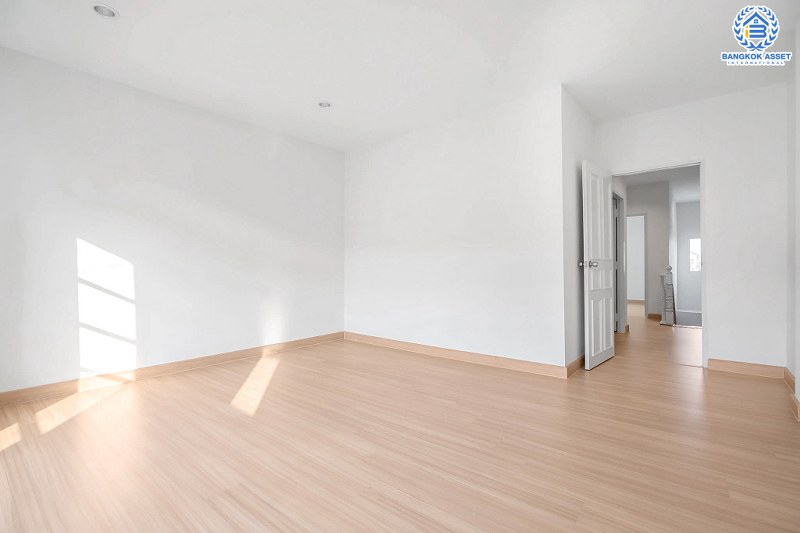 บ้านมือสองตกแต่งใหม่ ทำเลห่างรถไฟฟ้าเพียง 200 เมตร ราคาคุ้มที่สุดในย่านนี้ ม.กฤษดานคร10 รัตนาธิเบศร์ เนื้อที่ 20 ตร.ว. ฟังก์ชั่น 3 ห้องนอน 2 ห้องน้ำ ทำเลเยี่ยมติดถนนรัตนธิเบศร์ ใกล้เซ็นทรัลเวสต์เกตเพียง 1 กม...