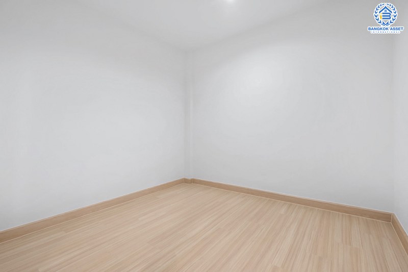 บ้านมือสองตกแต่งใหม่ ทำเลห่างรถไฟฟ้าเพียง 200 เมตร ราคาคุ้มที่สุดในย่านนี้ ม.กฤษดานคร10 รัตนาธิเบศร์ เนื้อที่ 20 ตร.ว. ฟังก์ชั่น 3 ห้องนอน 2 ห้องน้ำ ทำเลเยี่ยมติดถนนรัตนธิเบศร์ ใกล้เซ็นทรัลเวสต์เกตเพียง 1 กม...