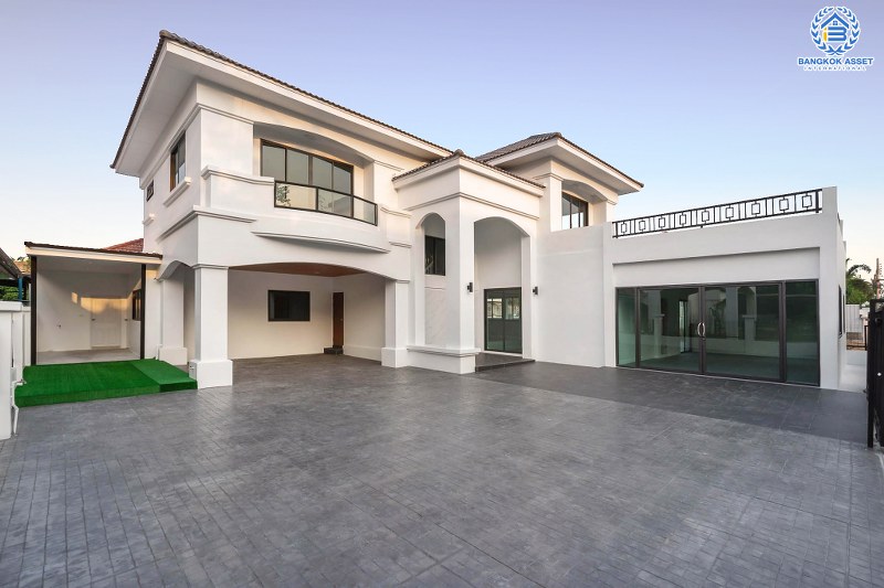 บ้านมือสองตกแต่งใหม่ หลังใหญ่พื้นที่กว้างขวาง เนื้อที่ 110ตร.ว. บนสังคมคุณภาพแบรนด์ดัง L&H  โครงการ ชลลดา บางบัวทอง-รัตนาธิเบศร์  ตอบโจทย์ครอบครัวใหญ่ ฟังก์ชั่น 3 ห้องนอน 3 ห้องน้ำ 4 ที่จอดรถ บนทำเลศักยภาพ เชื่อมต่อหลายเส้นทาง ใกล้เซ็นทรัลเวสต์เกต และ MRT สถานีบางพลู...