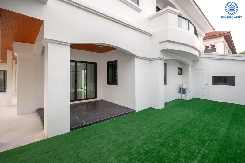 บ้านมือสองตกแต่งใหม่ หลังใหญ่พื้นที่กว้างขวาง เนื้อที่ 110ตร.ว. บนสังคมคุณภาพแบรนด์ดัง L&H  โครงการ ชลลดา บางบัวทอง-รัตนาธิเบศร์  ตอบโจทย์ครอบครัวใหญ่ ฟังก์ชั่น 3 ห้องนอน 3 ห้องน้ำ 4 ที่จอดรถ บนทำเลศักยภาพ เชื่อมต่อหลายเส้นทาง ใกล้เซ็นทรัลเวสต์เกต และ MRT สถานีบางพลู...