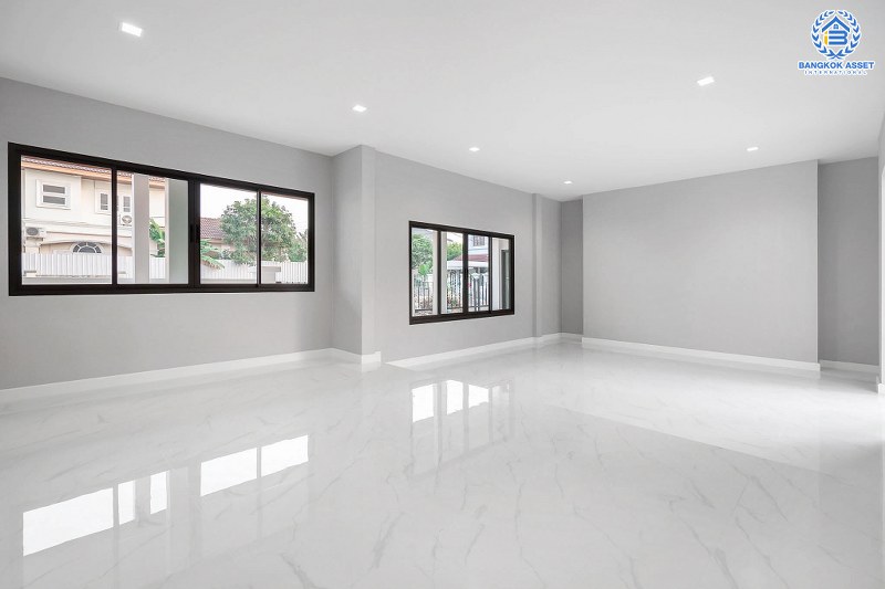 บ้านมือสองตกแต่งใหม่ หลังใหญ่พื้นที่กว้างขวาง เนื้อที่ 110ตร.ว. บนสังคมคุณภาพแบรนด์ดัง L&H  โครงการ ชลลดา บางบัวทอง-รัตนาธิเบศร์  ตอบโจทย์ครอบครัวใหญ่ ฟังก์ชั่น 3 ห้องนอน 3 ห้องน้ำ 4 ที่จอดรถ บนทำเลศักยภาพ เชื่อมต่อหลายเส้นทาง ใกล้เซ็นทรัลเวสต์เกต และ MRT สถานีบางพลู...