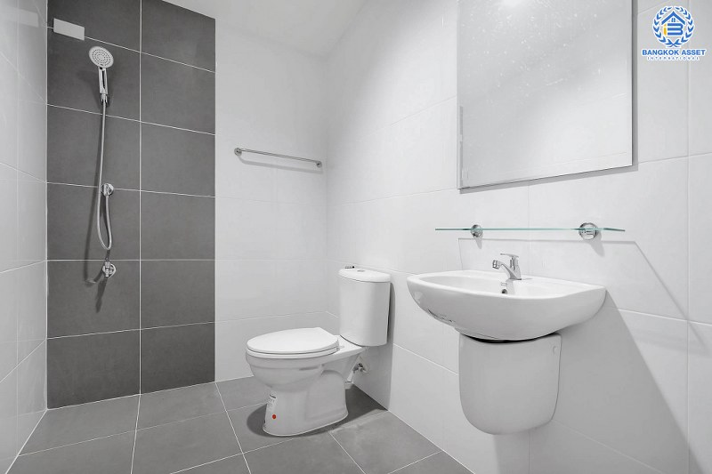 บ้านมือสองตกแต่งใหม่ หลังใหญ่พื้นที่กว้างขวาง เนื้อที่ 110ตร.ว. บนสังคมคุณภาพแบรนด์ดัง L&H  โครงการ ชลลดา บางบัวทอง-รัตนาธิเบศร์  ตอบโจทย์ครอบครัวใหญ่ ฟังก์ชั่น 3 ห้องนอน 3 ห้องน้ำ 4 ที่จอดรถ บนทำเลศักยภาพ เชื่อมต่อหลายเส้นทาง ใกล้เซ็นทรัลเวสต์เกต และ MRT สถานีบางพลู...