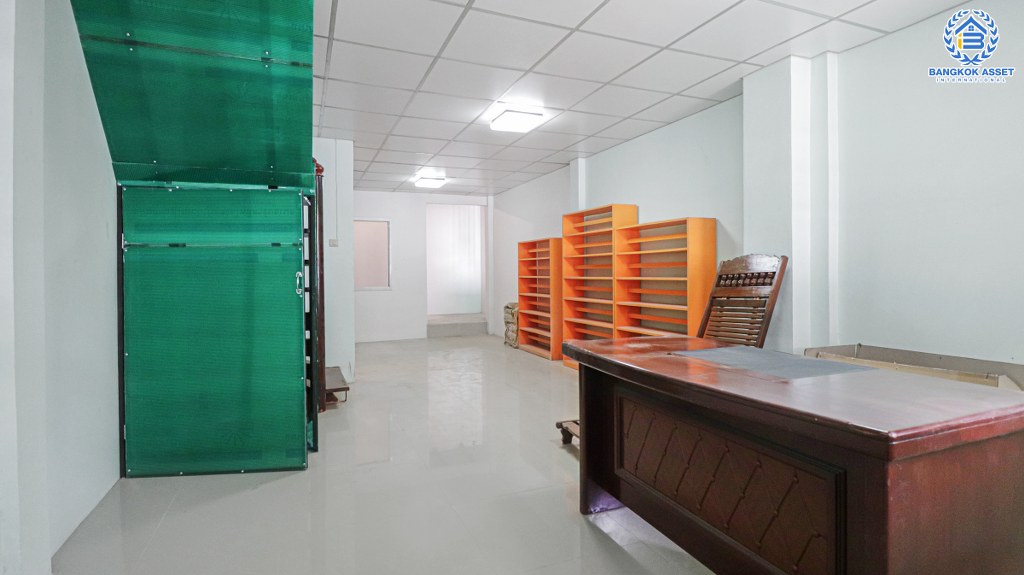 ทาวน์เฮ้าส์มือสองนนทบุรี ห้องมุม ม.พลอยคันทรี่ รัตนาธิเบศร์-ท่าอิฐ เนื้อที่ 19.2 ตร.ว. ฟังก์ชั่น 2 ห้องนอน 2 ห้องน้ำ ต่อเติมเต็ม บนทำเลเชื่อมต่อราชพฤกษ์ รถไฟฟ้าสถานี "ไทรม้า" ราคาเพียงล้านต้นๆ