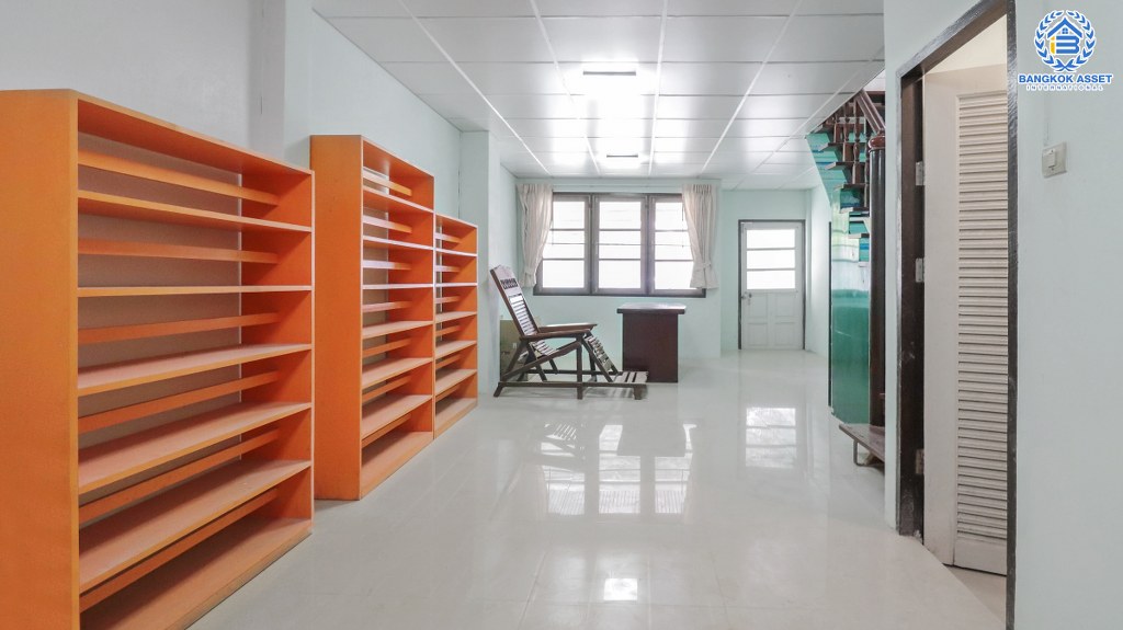 ทาวน์เฮ้าส์มือสองนนทบุรี ห้องมุม ม.พลอยคันทรี่ รัตนาธิเบศร์-ท่าอิฐ เนื้อที่ 19.2 ตร.ว. ฟังก์ชั่น 2 ห้องนอน 2 ห้องน้ำ ต่อเติมเต็ม บนทำเลเชื่อมต่อราชพฤกษ์ รถไฟฟ้าสถานี "ไทรม้า" ราคาเพียงล้านต้นๆ