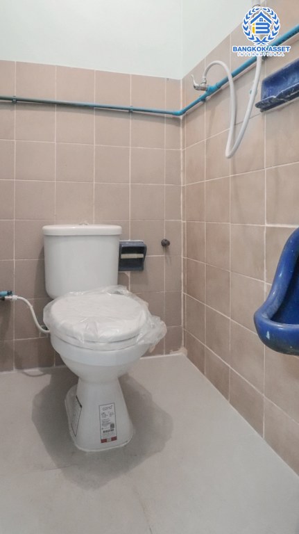 ทาวน์เฮ้าส์มือสองนนทบุรี ห้องมุม ม.พลอยคันทรี่ รัตนาธิเบศร์-ท่าอิฐ เนื้อที่ 19.2 ตร.ว. ฟังก์ชั่น 2 ห้องนอน 2 ห้องน้ำ ต่อเติมเต็ม บนทำเลเชื่อมต่อราชพฤกษ์ รถไฟฟ้าสถานี "ไทรม้า" ราคาเพียงล้านต้นๆ