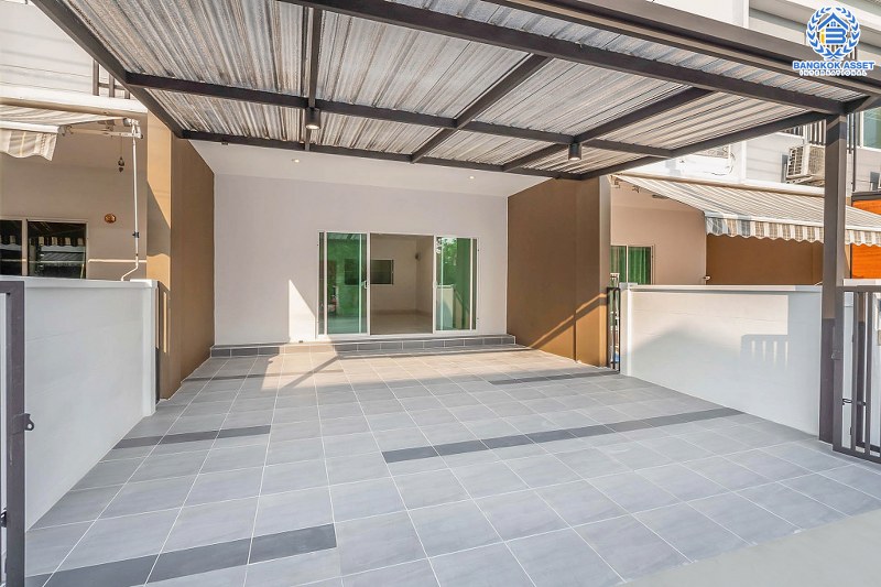 บ้านมือสองตกแต่งใหม่ ทำเลโซนเมือง ม.พลีโน่ (AP) พระราม5-ปิ่นเกล้า บ้านพร้อมอยู่ เนื้อที่ 20.6 ตร.ว.  ฟังก์ชั่น 3 ห้องนอน 2 ห้องน้ำ 2 ที่จอดรถ บนทำเลเดินทางสะดวก ใกล้สะพานพระราม 5 เชื่อมสู่ปิ่นเกล้า-จรัญฯ ได้อย่างรวดเร็ว...