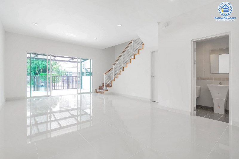 บ้านมือสองตกแต่งใหม่ ทำเลโซนเมือง ม.พลีโน่ (AP) พระราม5-ปิ่นเกล้า บ้านพร้อมอยู่ เนื้อที่ 20.6 ตร.ว.  ฟังก์ชั่น 3 ห้องนอน 2 ห้องน้ำ 2 ที่จอดรถ บนทำเลเดินทางสะดวก ใกล้สะพานพระราม 5 เชื่อมสู่ปิ่นเกล้า-จรัญฯ ได้อย่างรวดเร็ว...