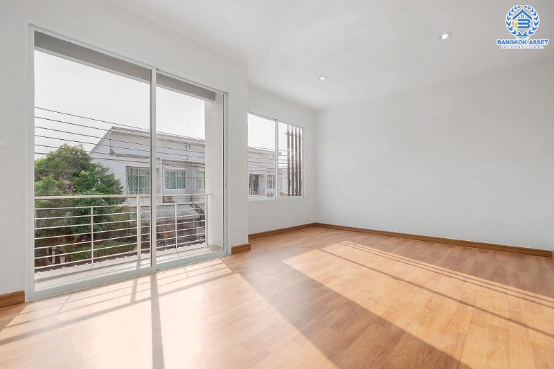 บ้านมือสองตกแต่งใหม่ ทำเลโซนเมือง ม.พลีโน่ (AP) พระราม5-ปิ่นเกล้า บ้านพร้อมอยู่ เนื้อที่ 20.6 ตร.ว.  ฟังก์ชั่น 3 ห้องนอน 2 ห้องน้ำ 2 ที่จอดรถ บนทำเลเดินทางสะดวก ใกล้สะพานพระราม 5 เชื่อมสู่ปิ่นเกล้า-จรัญฯ ได้อย่างรวดเร็ว...