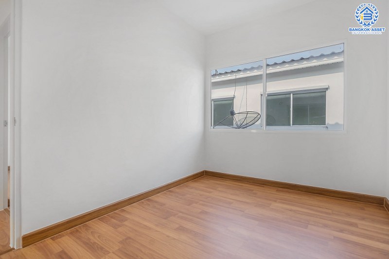 บ้านมือสองตกแต่งใหม่ ทำเลโซนเมือง ม.พลีโน่ (AP) พระราม5-ปิ่นเกล้า บ้านพร้อมอยู่ เนื้อที่ 20.6 ตร.ว.  ฟังก์ชั่น 3 ห้องนอน 2 ห้องน้ำ 2 ที่จอดรถ บนทำเลเดินทางสะดวก ใกล้สะพานพระราม 5 เชื่อมสู่ปิ่นเกล้า-จรัญฯ ได้อย่างรวดเร็ว...