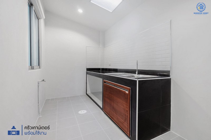 บ้านมือสองตกแต่งใหม่ แบรนด์ดัง Property Perfect โครงการ เดอะวิลล่า ราชพฤกษ์-ท่าอิฐ เพียง 10 นาที ถึงรถไฟฟ้า สถานีบางรักน้อยท่าอิฐ บ้านพร้อมอยู่ ฟังก์ชั่นครบ! เนื้อที่ 18 ตร.ว. 3 ห้องนอน 2 ห้องน้ำ บนทำเลเยี่ยมเชื่อมต่อทั้งถ.รัตนาธิเบศร์ และถ.ราชพฤกษ์...