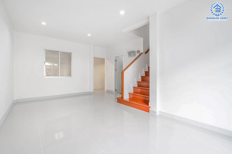 บ้านมือสองตกแต่งใหม่ แบรนด์ดัง Property Perfect โครงการ เดอะวิลล่า ราชพฤกษ์-ท่าอิฐ เพียง 10 นาที ถึงรถไฟฟ้า สถานีบางรักน้อยท่าอิฐ บ้านพร้อมอยู่ ฟังก์ชั่นครบ! เนื้อที่ 18 ตร.ว. 3 ห้องนอน 2 ห้องน้ำ บนทำเลเยี่ยมเชื่อมต่อทั้งถ.รัตนาธิเบศร์ และถ.ราชพฤกษ์...